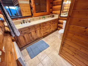 PICTURE PERFECT! Luksuriøs Log Home w / Mtn Visninger, WIFI, Gas F / P & poolbord! - Image 2