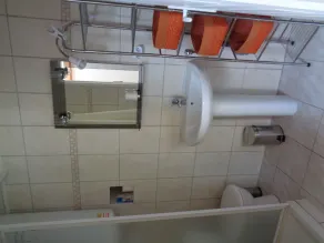 Hus studio med CHRE bilaga om inhägnad trädgård, arborr - Image 2