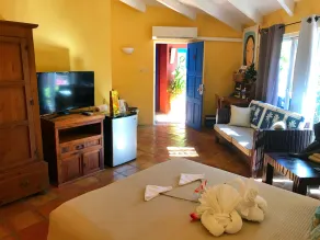 Beautiful Studios with pool super close toPalm Beach bars & restaurants. - Image 5