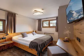 Spacious apartment in a sunny, central location - Image 5