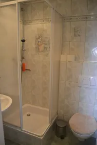 Casa de vacaciones a unos 2 km de la fuente de Werra, cerca de Rennsteig con sauna y bañera de hidromasaje. - Image 3