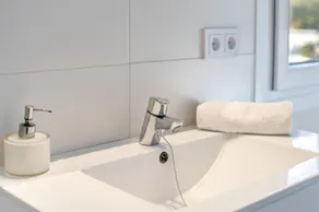 Modern Holiday Apartment with Sea View, Pool, Balconies, Air Conditioning and Wi-Fi - Image 4