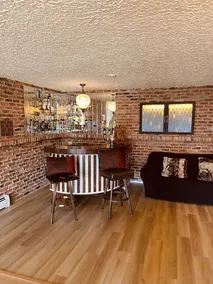Spectacular Lakeview - Image 4