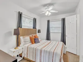 3-bedroom-2 Full Baths Beach House mnts to Central Beach & downtown - Image 4