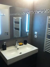 T2 apartment with secure pool and garden - Private Parking - Free Wifi - Image 2