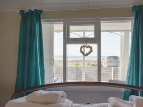 3 bedroom accommodation in Coulderton - Image 5