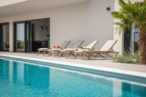 Luxury Villa Superstar with Pool - Image 4