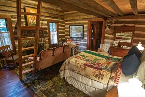 Coulter Farmstead - Old Washington Farm Stay -175 Yr Old Historic Cabin - Image 5