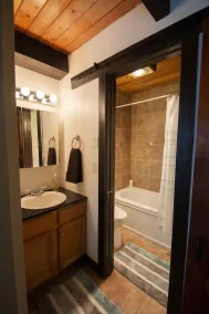 Great location! Perfect for traveling medical professional or corporate housing - Image 2