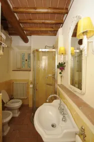 Typisk toscanske hus. Fantastisk udsigt over Lucca.Private park / garden.WIFI. - Image 2