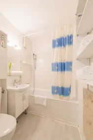 Seu apartamento com uma maravilhosa vista panorâmica da marina Burgtiefe - Image 3