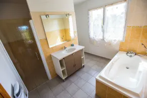 Villa Les Lavandes com a sua piscina privada e spa multi-jacto ao ar livre - Image 4