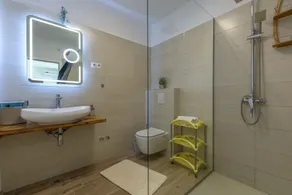 Perfekt beläget semesterhus med privat pool - Image 3