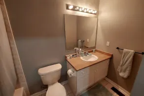 Beautiful, Ideally located luxury entire 4 bedroom + Parking - Image 5