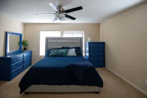 Spacious Fam-Friendly 3br W/King Suite near Strip! WiFi and Garage parking! - Image 4