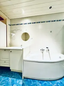 4BR Apartment for 8 Guests Near FAC Plat - Image 5
