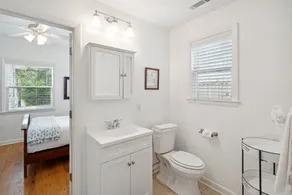 Walk to beach, screened porch, single level, updated kitchen and baths! - Image 2