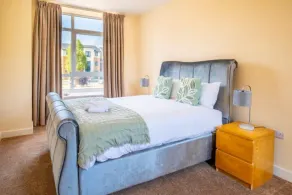 Posh Wetheringsett in Milton Keynes - Image 4