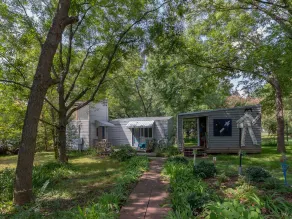 Quirky Fun B&B: Tree House Unit- Pet friendly - Image 3
