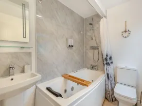 Cozy Countryside Cottage Retreat in Elkesley - Image 3