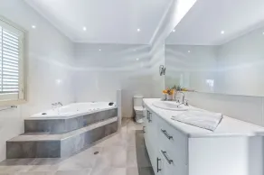 Panoramic ocean views with a pool - Image 2