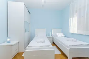 Apartamento con piscina, barbacoa y jacuzzi | Vistas a la piscina - Image 4