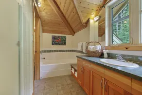 Entire house, Close to ski lifts and ALL amenities, fully equipped - Image 2