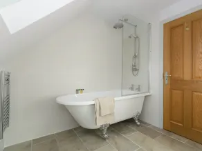 4 bedroom accommodation in Catsfield, near Battle - Image 3