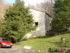 Country house between forest and river - Image 4