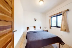 Island Paradise Suite with WiFi, Partial AC & Pool, Rooftop Patio & BBQ Area - Image 4