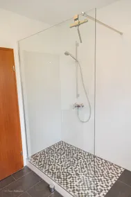 Moderne Ferienwohnung mit Terasse - Image 2