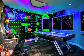 5BDRM Lux Estate- Heated Pool and Neon Arcade Room - Image 2