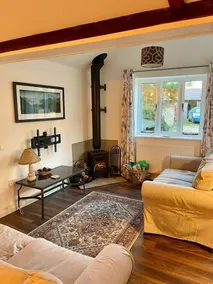 Charming 2-Bed Lodge in Dorchester - Image 5