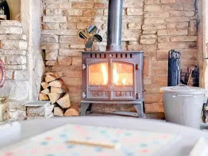 Romantic rural retreat for 8 w/log burner (Pets welcome!) - Image 2