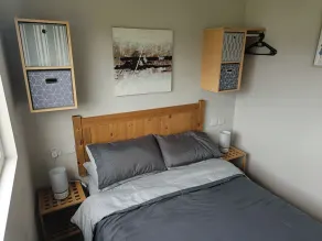 Detached Cabin, 2-Bedroom Chalet on Bridlington Bay South Shore Park. - Image 4