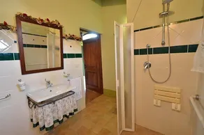 Villa Pernice: An elegant and welcoming two-story villa surrounded by the greenery, with Free WI-FI. - Image 4