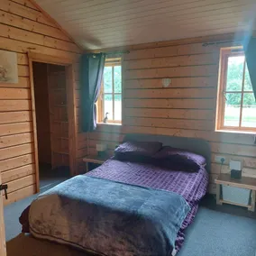 Alpaca-6 berth, dog friendly cabin with hot tub - Image 4