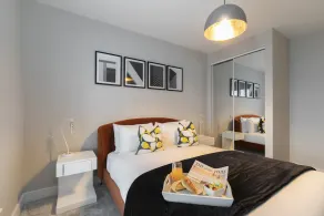 Elliot Oliver - Chic 2 Bedroom Town Centre Apartment - Image 5