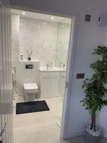 A BYK luxury new home that sleeps 2 - 8 people - Image 4