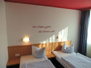 Doppelzimmer 3 - Novum Hotel am Seegraben - Image 2