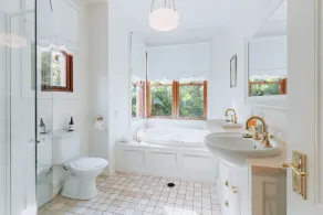LE CHATEAU - POOL, Terrigal, Sleeps 18, Heated Spa, 8 Bedrooms, Acreage stay - Image 5