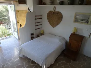 House of karakter mellem hav og bæk i Cassis - Image 5