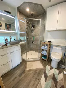 Pet-friendly accommodations near water and restaurants. - Image 5