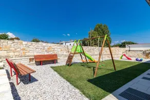Rummelig villa med privat pool i en fredelig landsby væk fra byens skarer! - Image 2