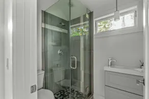 Updated and dog-friendly, close to seasonal activities with yard, & washer/dryer - Image 3