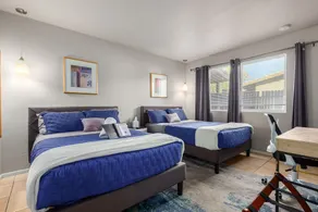 2 bedroom cottage -- 5 minutes from the airport - Image 4