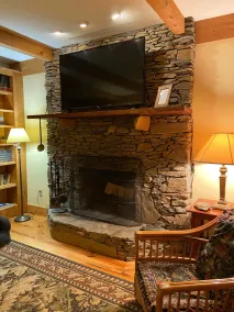 10 Star River Front Retreat - Water Sports, Hiking, Campfires by the River - Image 2