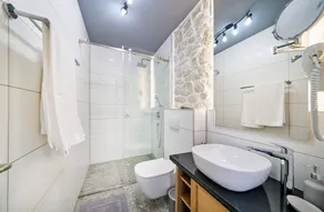 Exclusive Villa Amara with infinity heated pool - sea view, family, stylish, pet friendly, jacuzzi, sauna, bbq, 5 parking spaces - Image 5