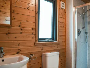 4 bedroom accommodation in Drayton - Image 2