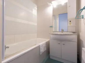 Spacious 2-Bedroom 6-Guest Apartment - Image 2